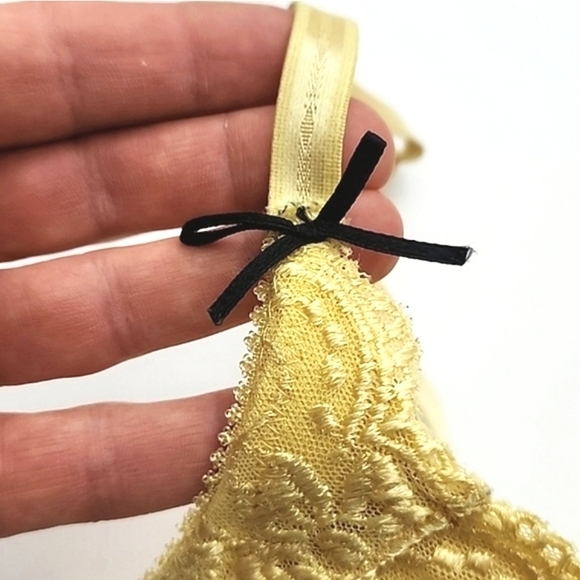 ⭐️2/ $30⭐️ La Vie en Rose Yellow Satin Lace Underwire Push Up Bra 34C - Picture 9 of 14